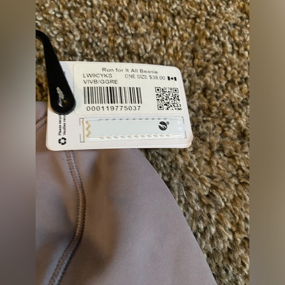 Lululemon Run for it all Beanie One Size NWT - Picture 3 of 3